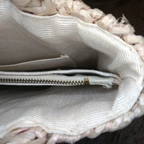 Vintage 70's Boho Crocheted Straw Small Tote Style Purse With Wood Bead & Tassel - Picture 11 of 16